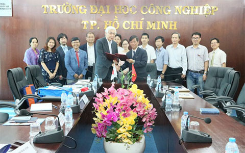 IUH welcomes the Delegate of Hosei University, Japan