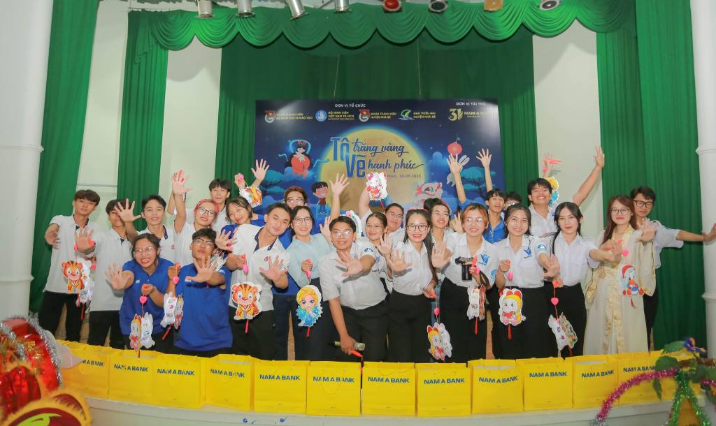 IUH's Heartwarm Moon Festival