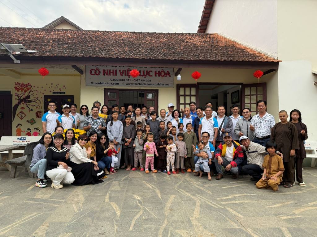 Trải nghiệm tham quan học tập kết hợp hoạt động cộng đồng của đội ngũ cán bộ viên chức Đại học Công nghiệp TP. HCM