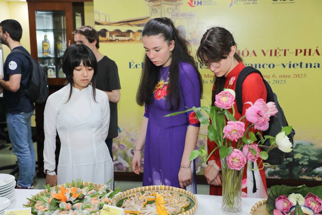 IUH chào đón đoàn sinh viên Pháp: Gắn kết tri thức, văn hóa