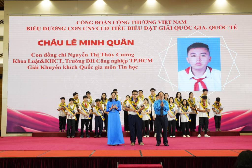 IUH đồng hành cùng thế hệ trẻ: Lê Minh Quân được vinh danh trong 47 học sinh tiêu biểu của Công đoàn Công Thương Việt Nam