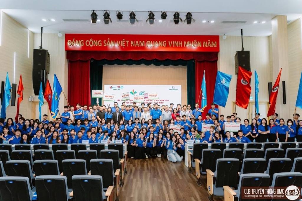 500 chiến sĩ tình nguyện IUH để lại nhiều dấu ấn trong chiến dịch Mùa hè xanh 2025