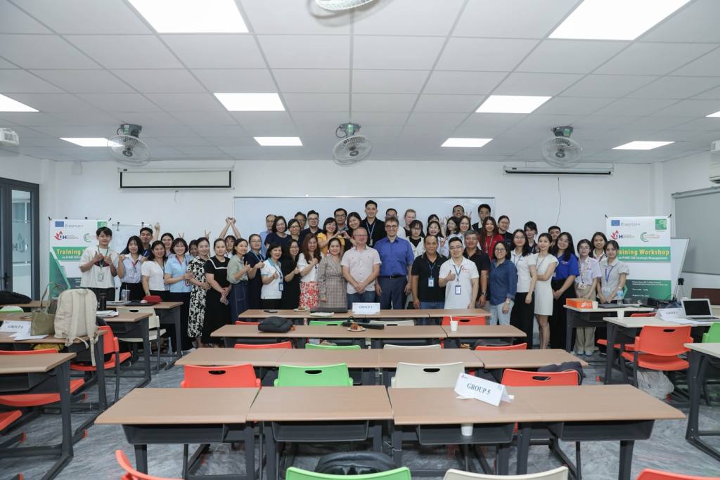 IUH triển khai tập huấn mô phỏng quản trị chiến lược với phần mềm PriME SIM