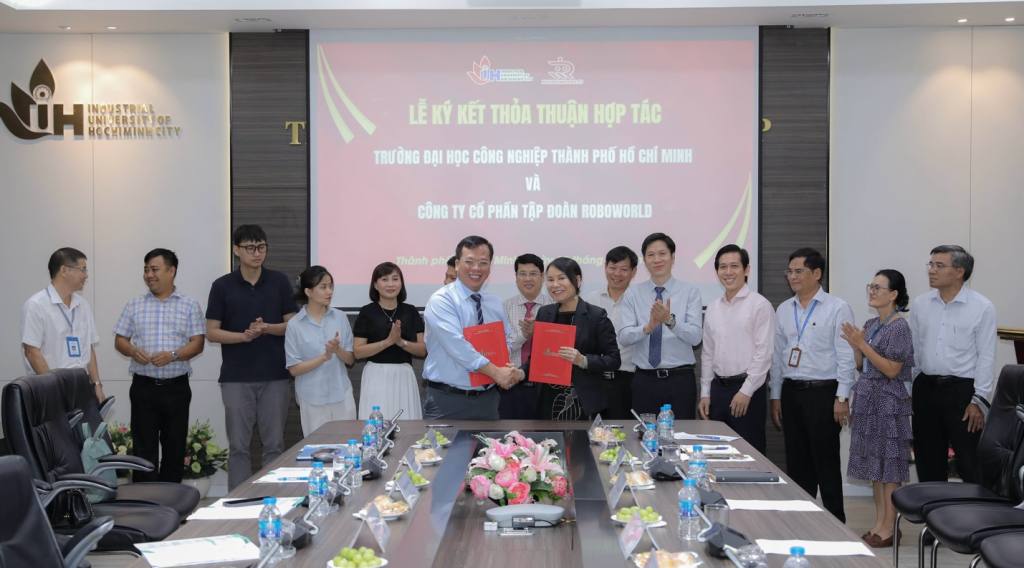 IUH và Roboworld ký kết hợp tác, thúc đẩy nghiên cứu và đào tạo trong lĩnh vực Robot