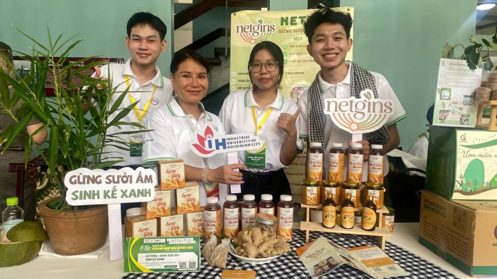 “Gừng sưởi ấm” của sinh viên IUH chinh phục hơn 5.000 khách hàng, giành Giải Nhì Khởi nghiệp Xanh 2025