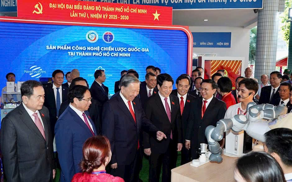 Sinh viên IUH được lựa chọn trình bày sản phẩm công nghệ trước Tổng Bí thư tại Đại hội Đảng TP. Hồ Chí Minh