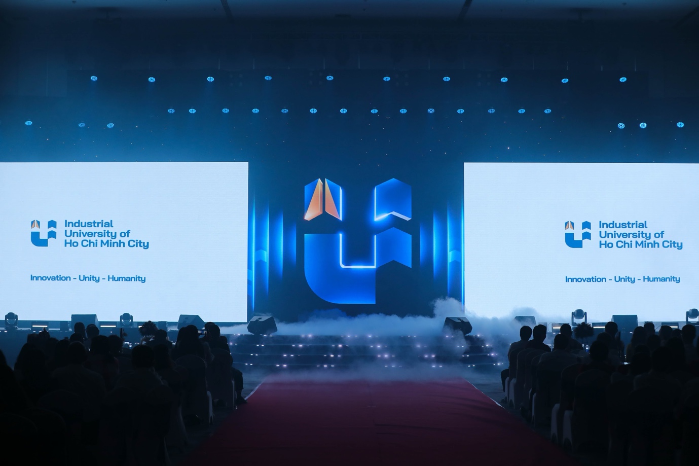 IUH chào đón 20/11 với nhiều dấu mốc nổi bật và ra mắt bộ nhận diện thương hiệu mới