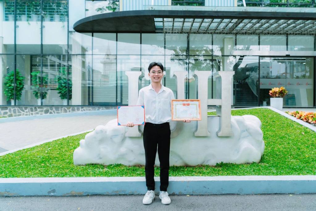 Chàng sinh viên IUH tốt nghiệp xuất sắc, “bỏ túi” loạt thành tích ấn tượng