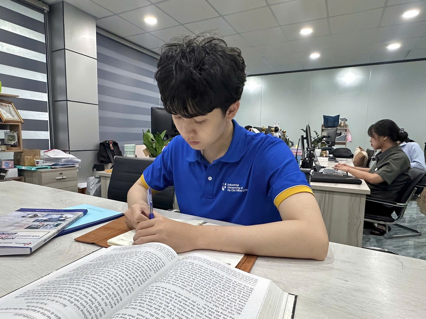 Sinh viên IUH “vùng rốn lũ” chịu thiệt hại nặng được miễn toàn bộ học phí học kỳ II 