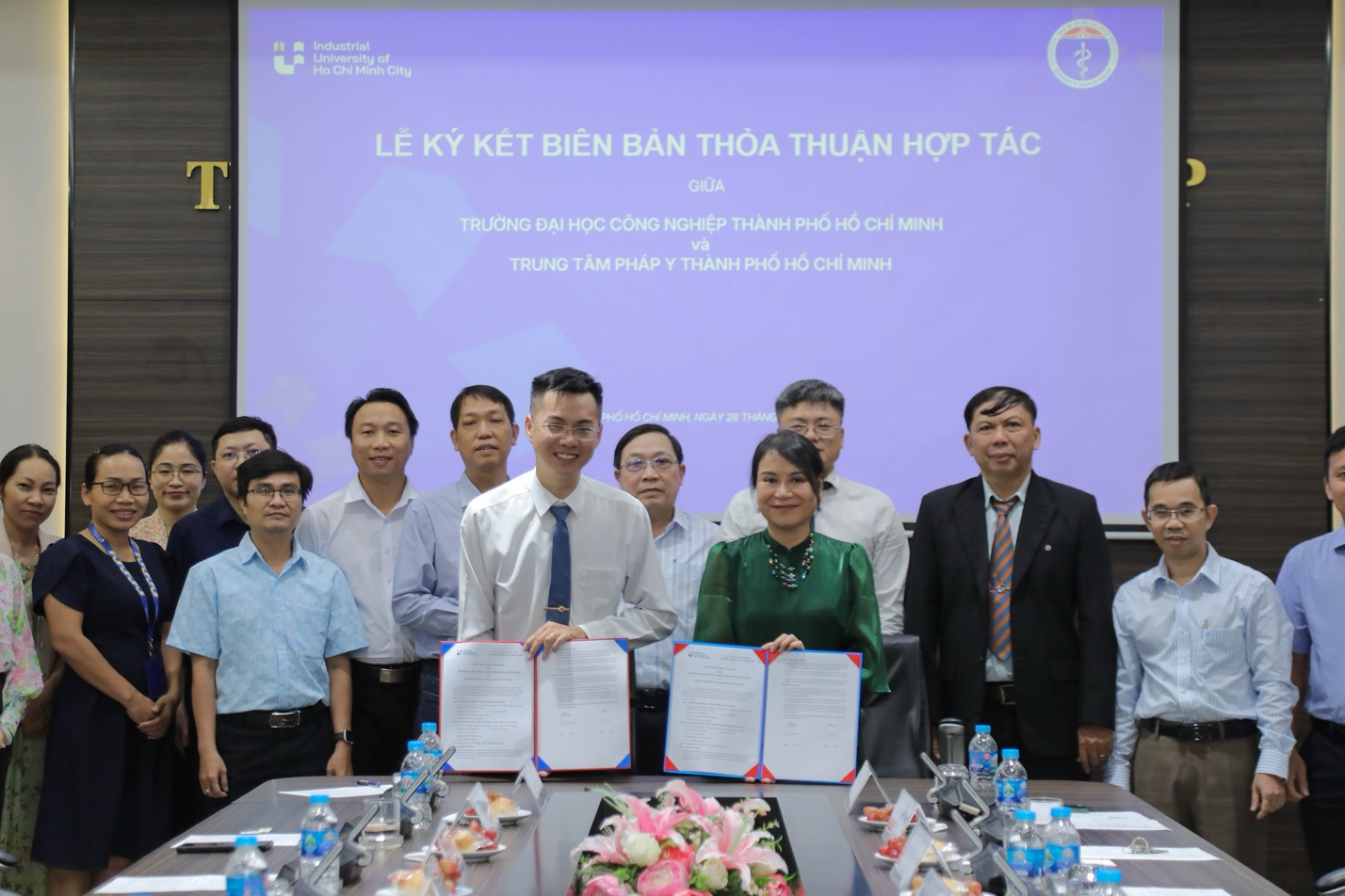IUH ký kết hợp tác mới, tăng lợi thế việc làm cho sinh viên Hóa - Dược