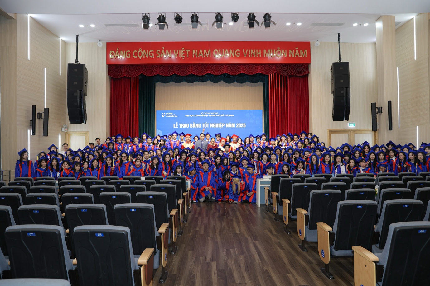 Mùa tốt nghiệp - những đại sứ mới của IUH