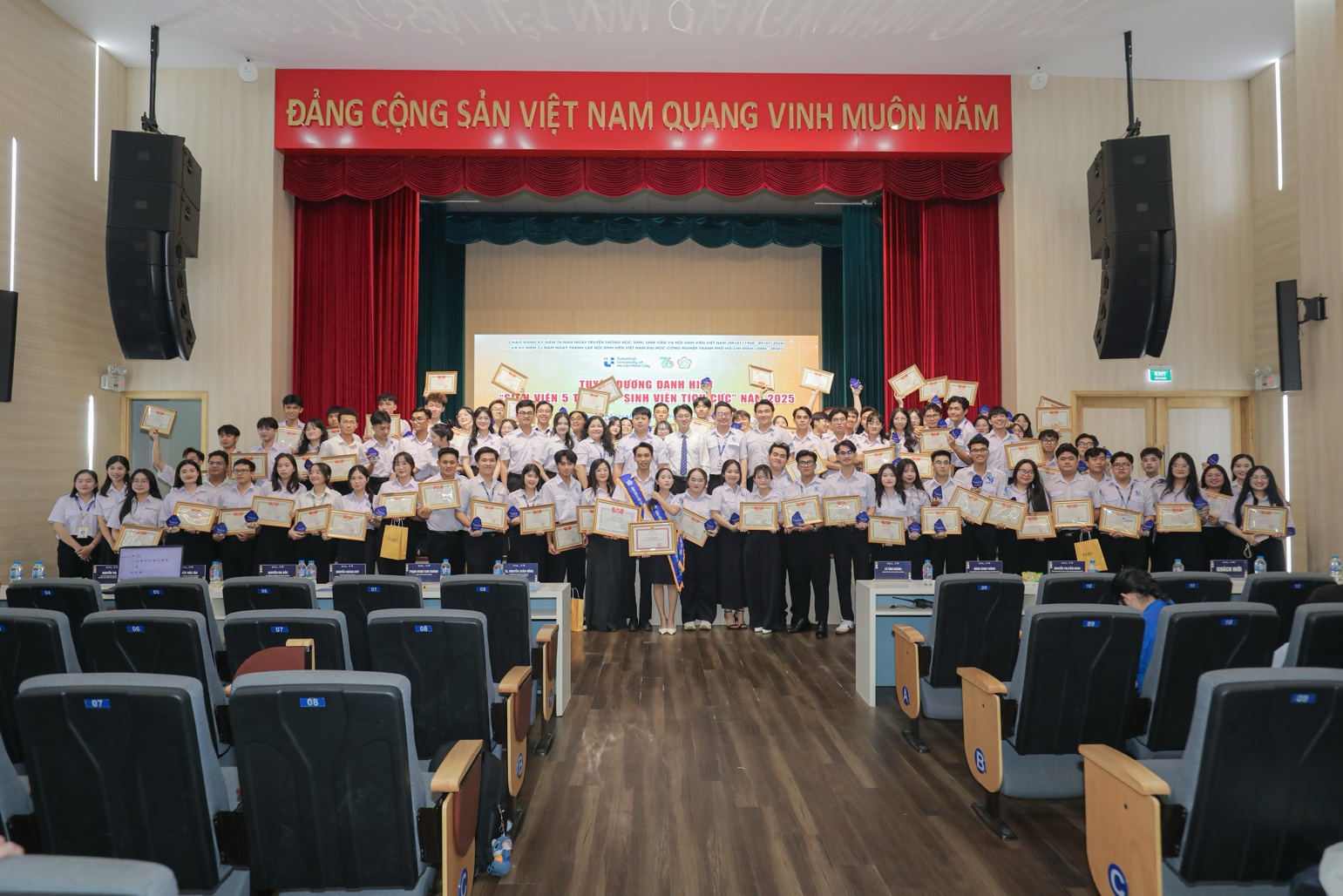 Nhiều sinh viên IUH đạt danh hiệu “Sinh viên 5 tốt” cấp Trung ương và Thành phố