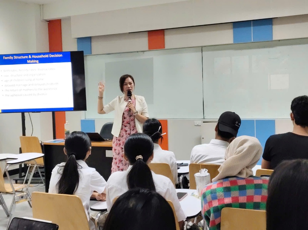 Giảng viên IUH tăng cường trao đổi học thuật tại Trường đại học Kasem Bundit (Thái Lan)