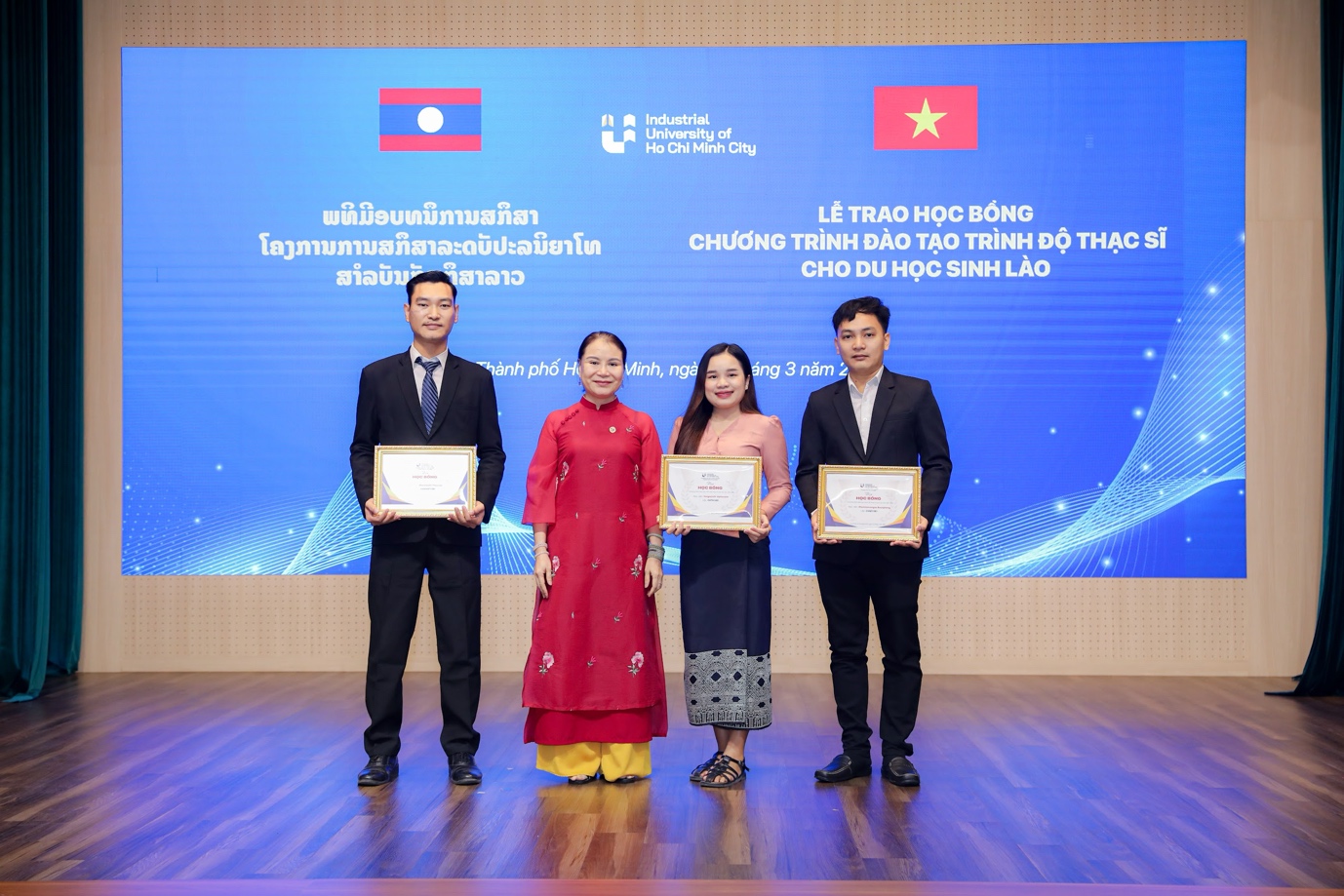 IUH miễn học phí, hỗ trợ toàn diện học viên Lào học cao học