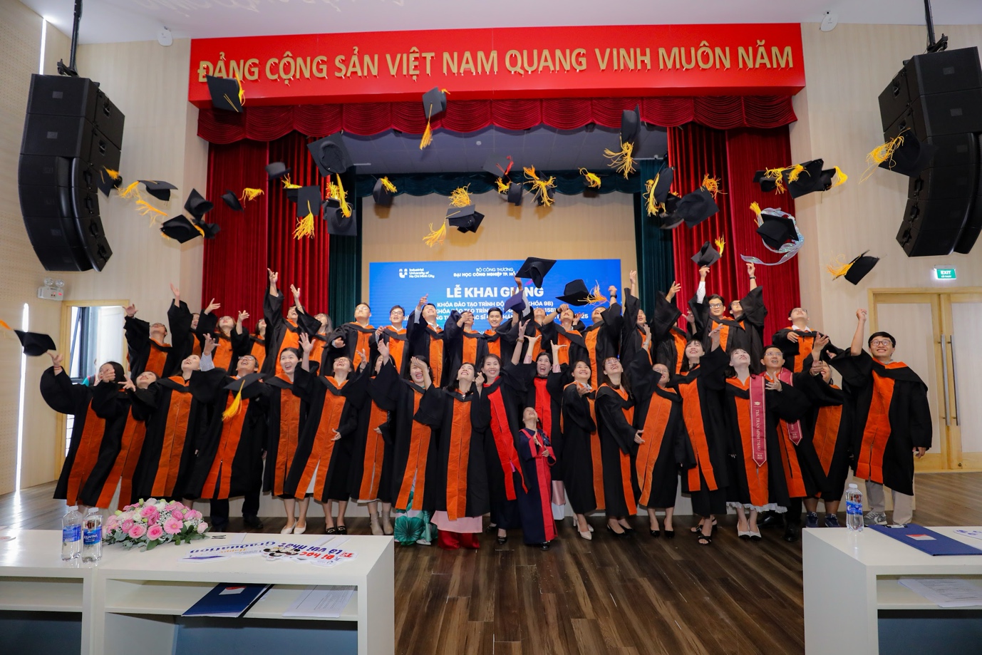 IUH chi hơn 1 tỉ đồng học bổng cho học viên sau đại học
