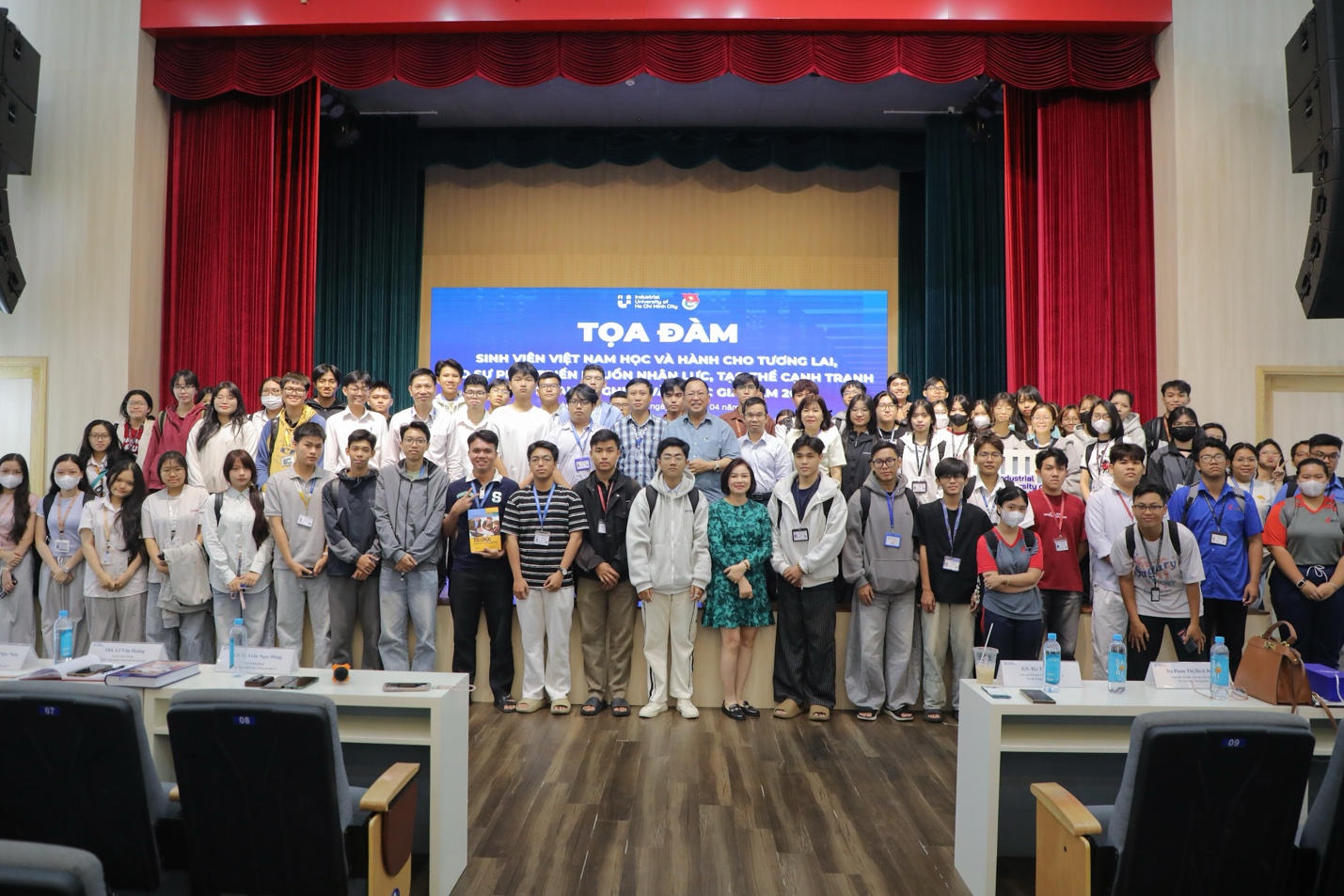 Học để làm được việc: Góc nhìn từ một tọa đàm tại IUH