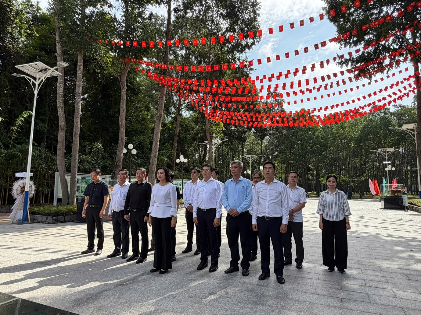 IUH nối d&agrave;i h&agrave;nh tr&igrave;nh tri &acirc;n c&aacute;c Anh h&ugrave;ng Liệt sĩ