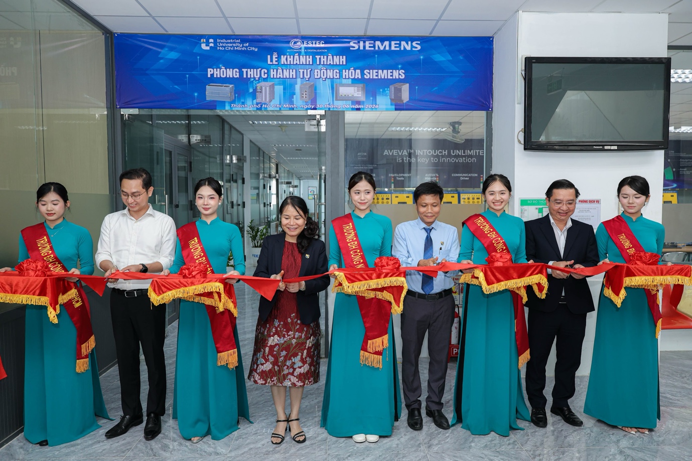 IUH đưa Ph&ograve;ng th&iacute; nghiệm Siemens v&agrave;o hoạt động, tăng tốc đ&agrave;o tạo nguồn nh&acirc;n lực c&ocirc;ng nghiệp số