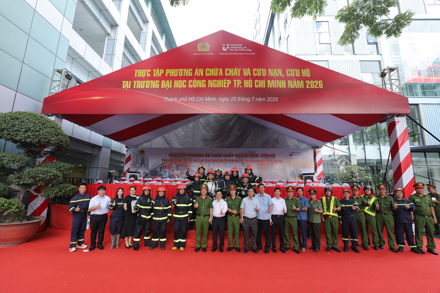 Diễn tập quy m&ocirc; lớn ứng ph&oacute; ch&aacute;y, nổ tại Trường Đại học C&ocirc;ng nghiệp TP.HCM