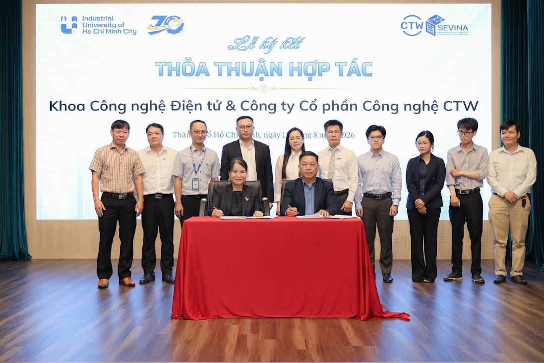 IUH ký kết hợp tác, nhận thiết bị AIoT phục vụ đào tạo bán dẫn