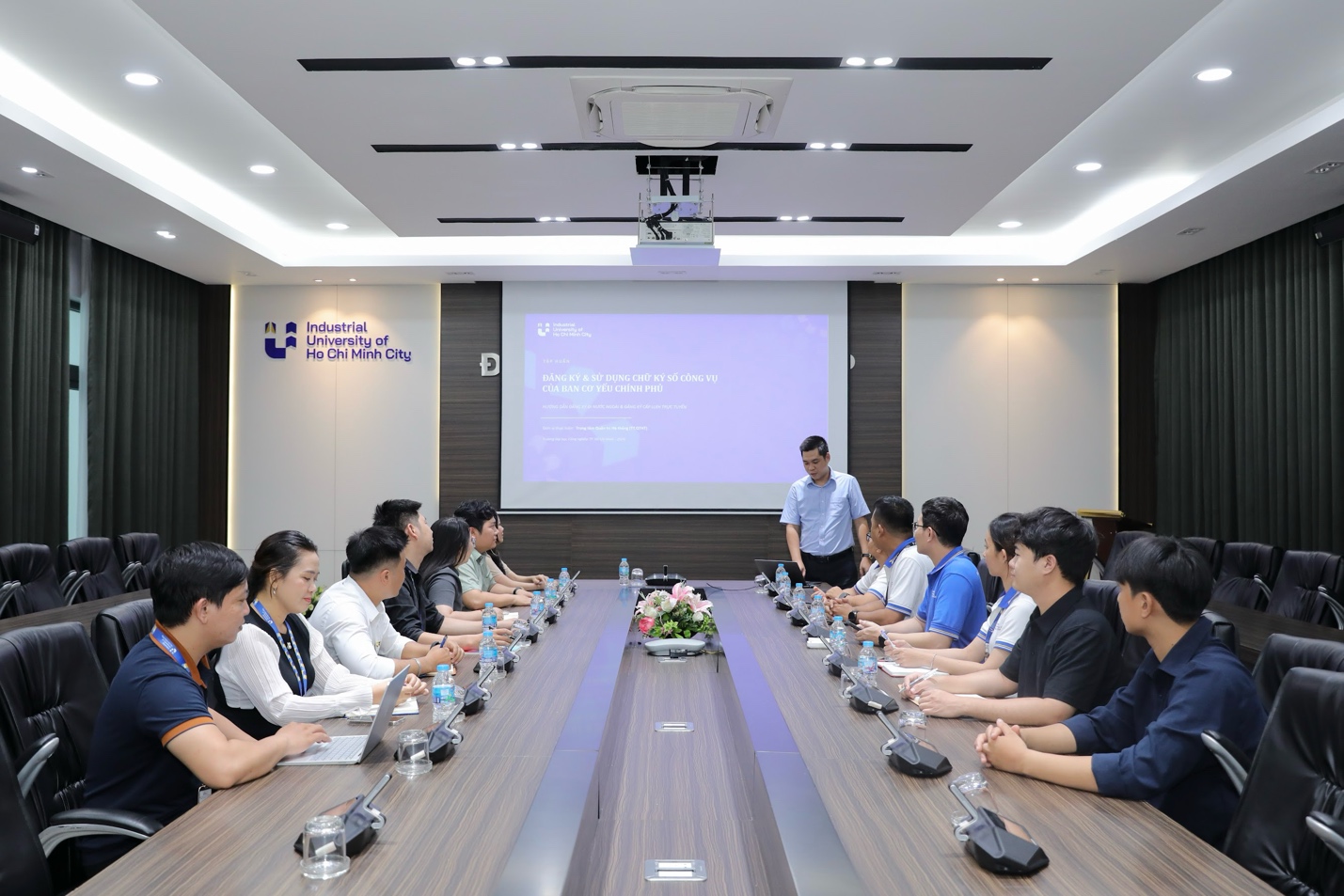 IUH triển khai chữ ký số công vụ cho toàn thể cán bộ, viên chức