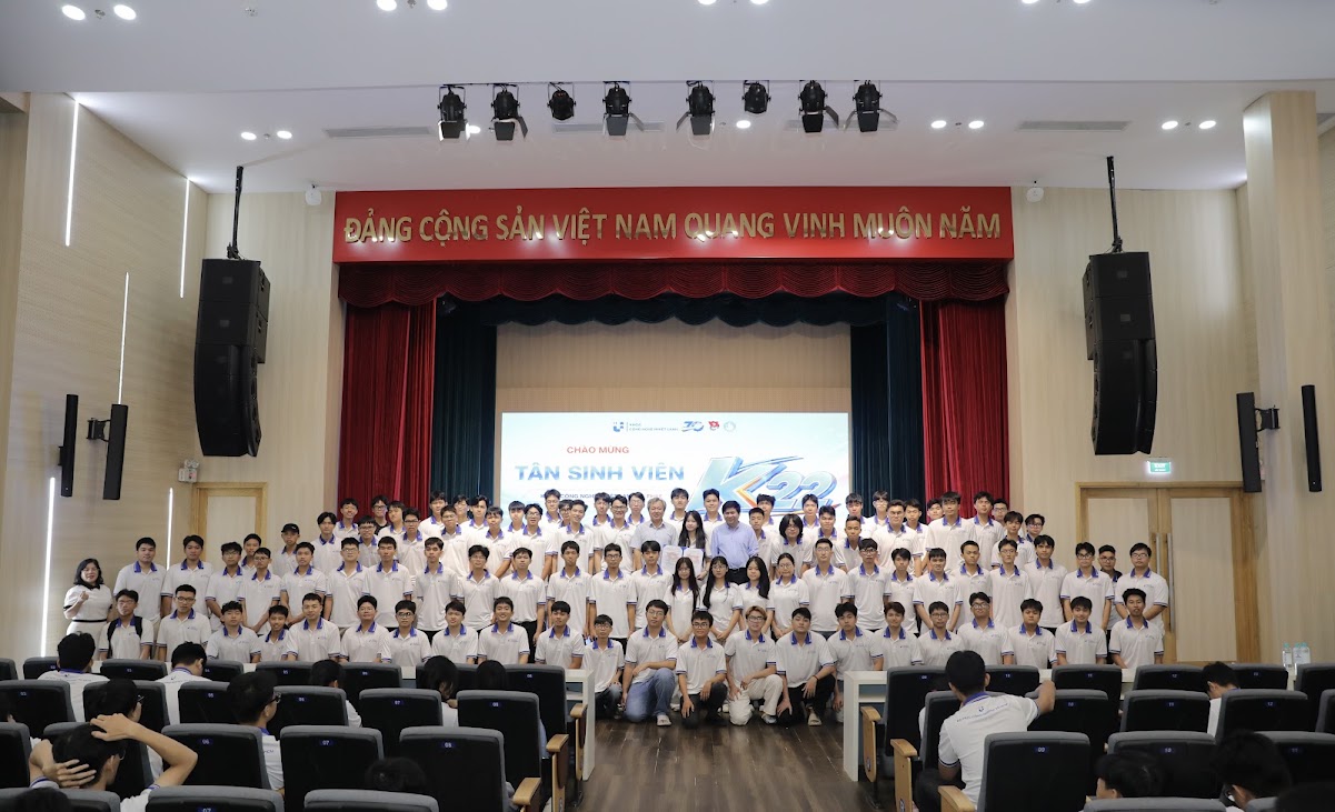 T&acirc;n sinh vi&ecirc;n K22 Khoa C&ocirc;ng nghệ Nhiệt lạnh - IUH nhận hơn 200 triệu đồng học bổng