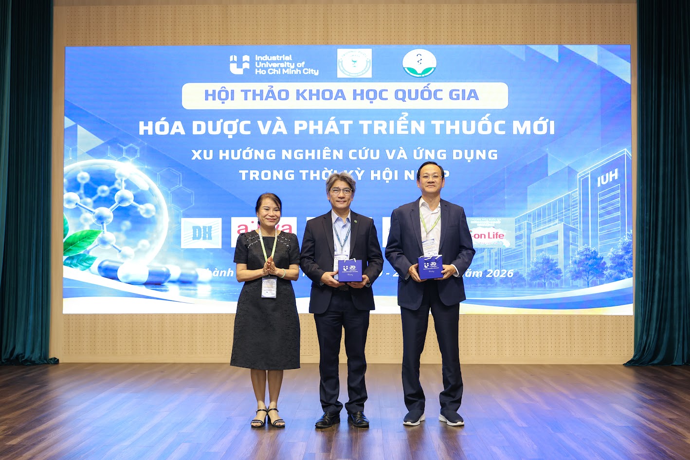 IUH tổ chức Hội thảo khoa học quốc gia về h&oacute;a dược v&agrave; ph&aacute;t triển thuốc mới