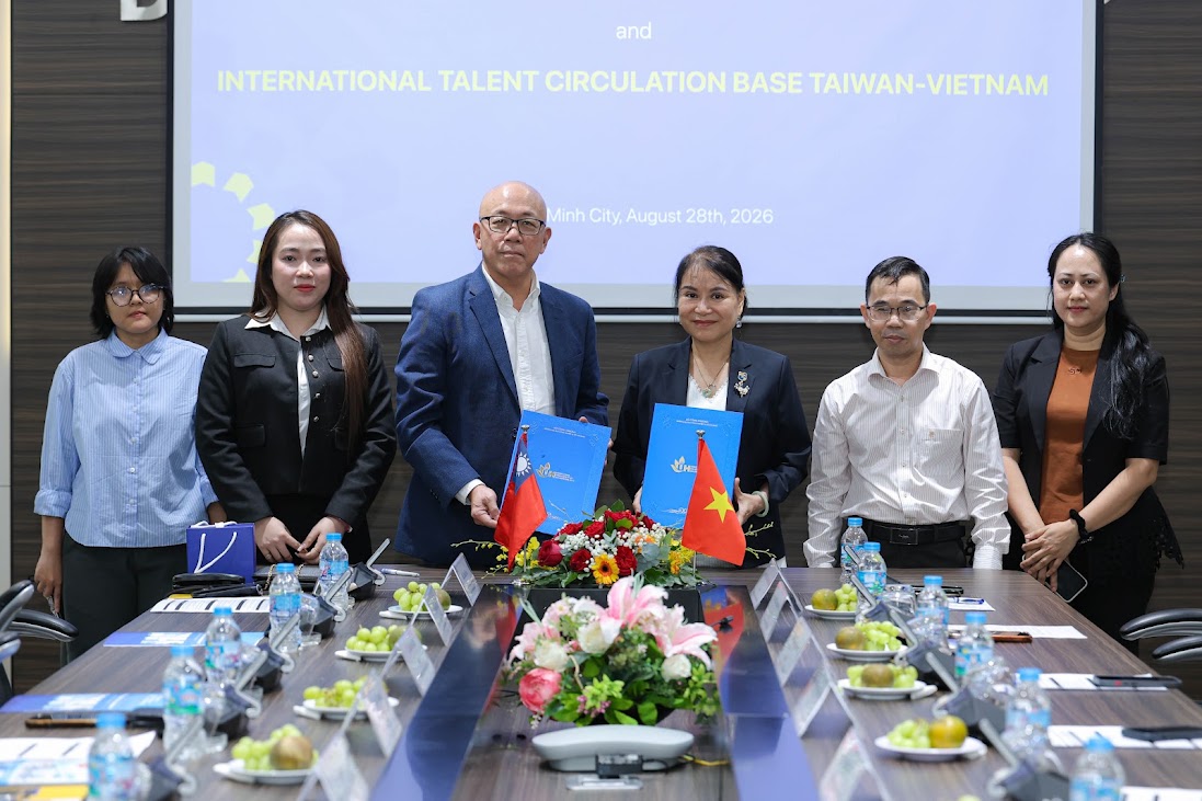 IUH ký kết hợp tác với INTACT Base, mở rộng cơ hội học tập quốc tế cho sinh viên